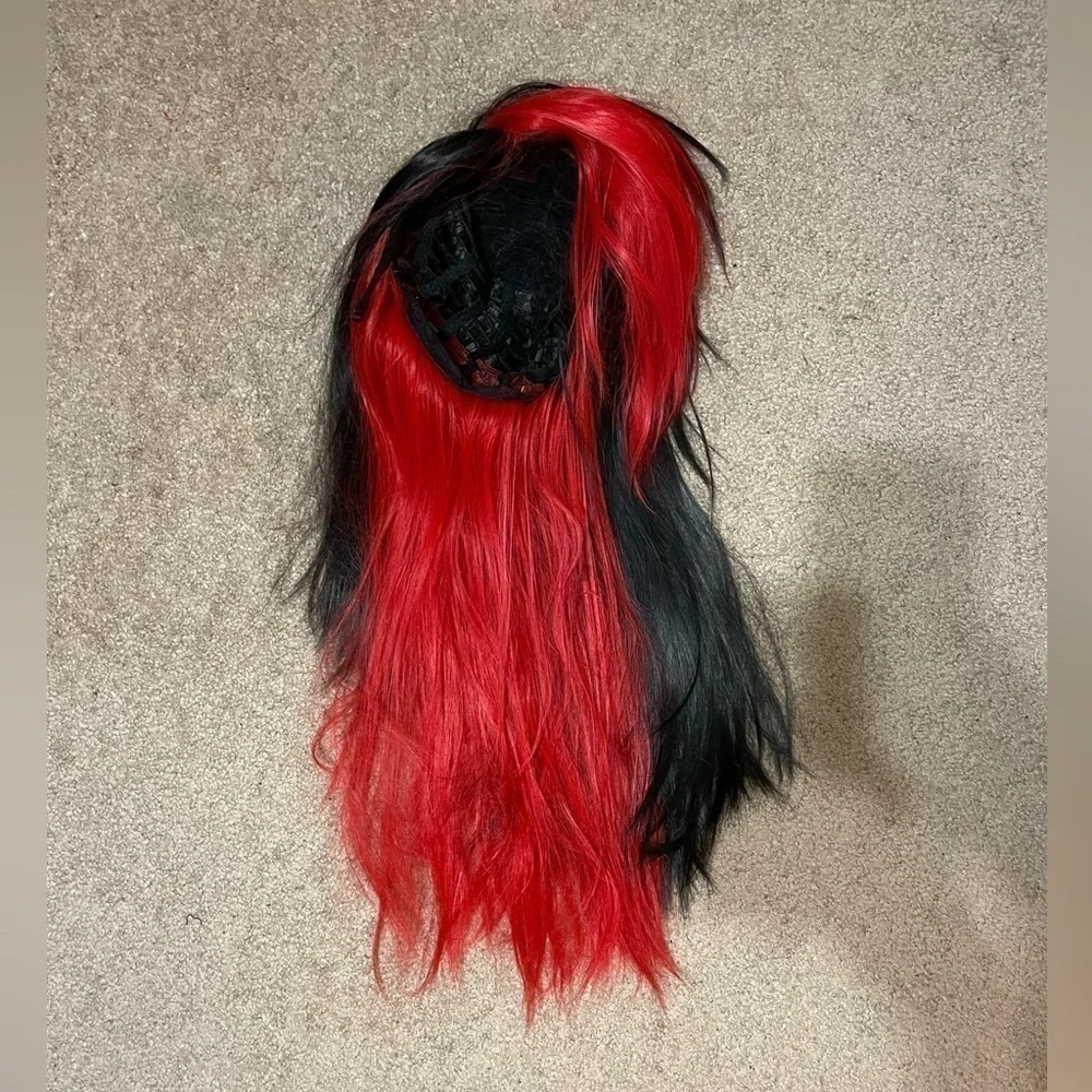 Black and red wig‎